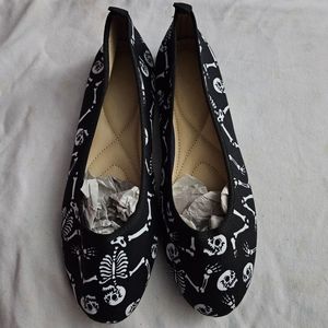 Black and white skeleton flats